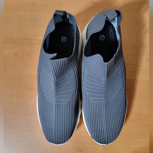 Ezkrwxn Slip On Walking Shoe - Picture 5 of 8